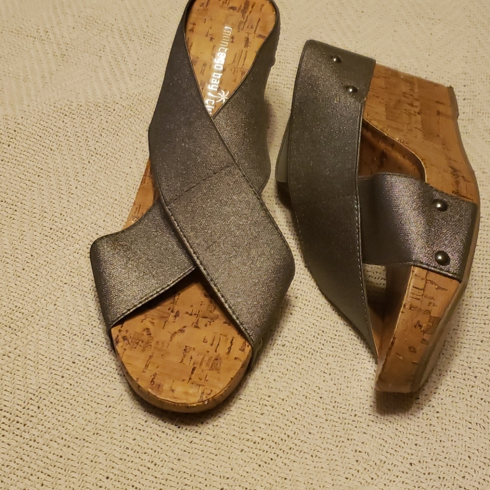 Shoes - Picture 2 of 3
